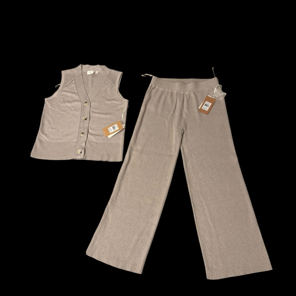 Stylish Ribbed Knit Vest and Pants Set in Kitten Heather (NWT)